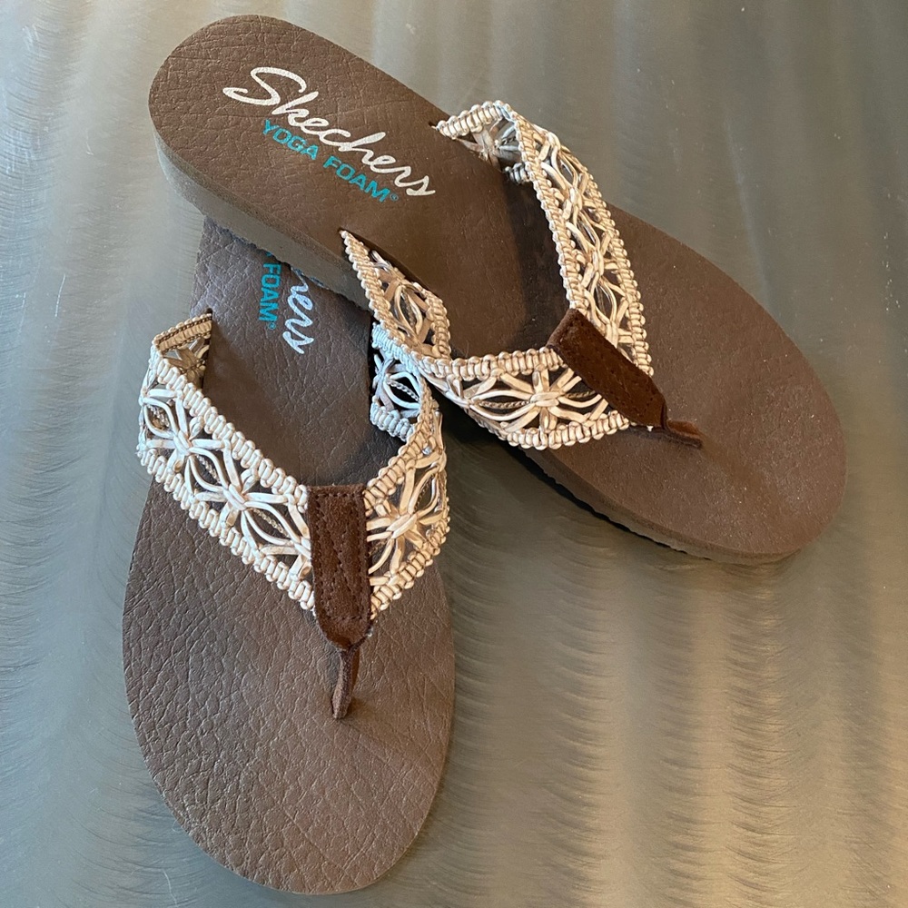Sketchers flip flops